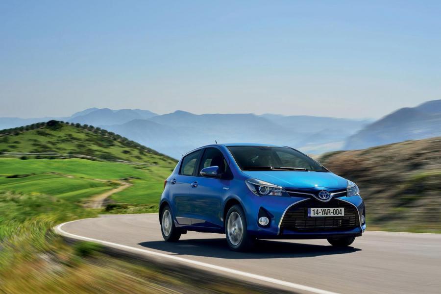  Toyota Yaris Hybrid 2014 года  (фото 8 из 29)